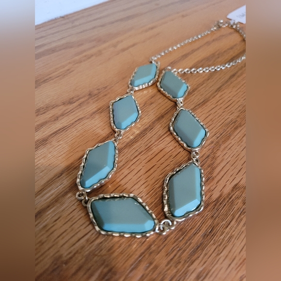 NEW Pastel Green & Gold Necklace - Picture 3 of 4